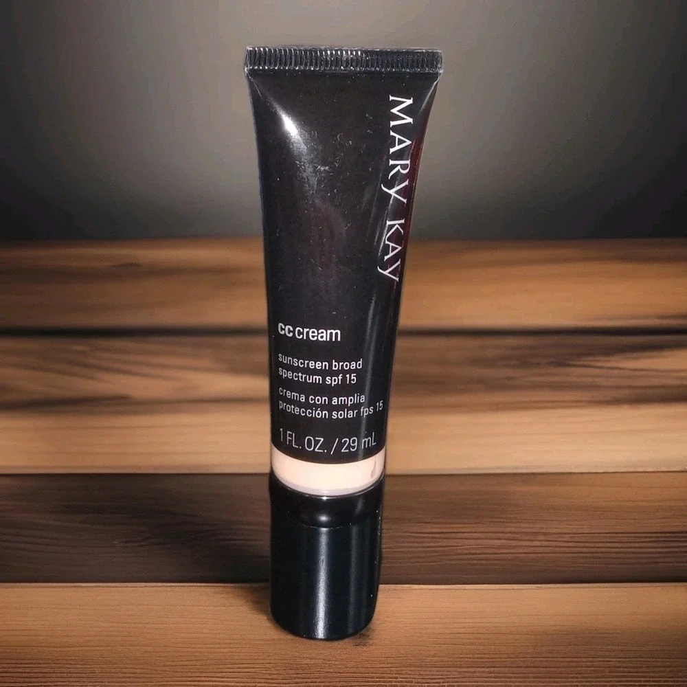NIB Mary Kay Cc Cream VERY LIGHT - FULL SZ 6/26